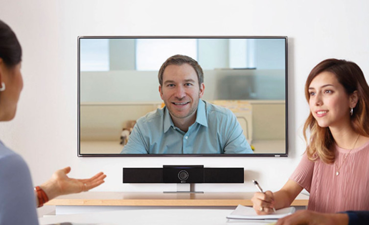 Polycom Studio USB — лучшая интеллектуальная USB видеокамера с разрешением 4K и автоматическим наведением на говорящего