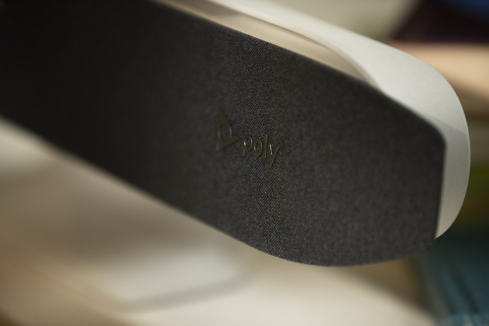 Poly Studio X30 — видеобар с микрофонной системой нового поколения