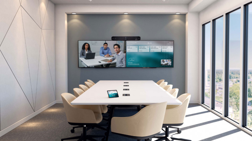 Poly Studio X70 — видеобар для больших переговорных