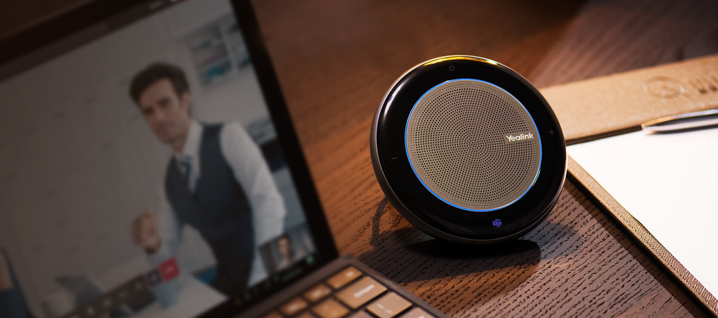 Yealink CP700 with BT50 — портативный спикерфон с USB-Bluetooth адаптером